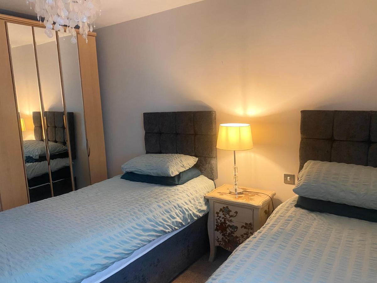 Blue Pool View Apartment Портръш Екстериор снимка