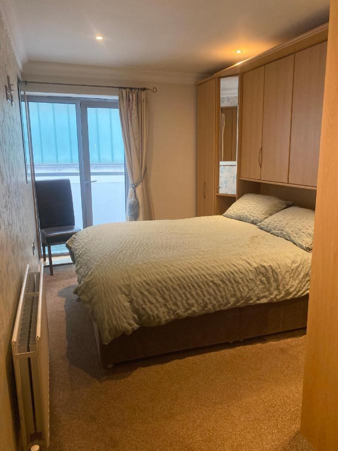 Blue Pool View Apartment Портръш Екстериор снимка