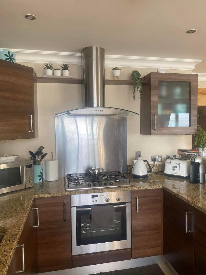 Blue Pool View Apartment Портръш Екстериор снимка
