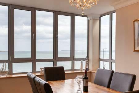 Blue Pool View Apartment Портръш Екстериор снимка