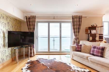 Blue Pool View Apartment Портръш Екстериор снимка