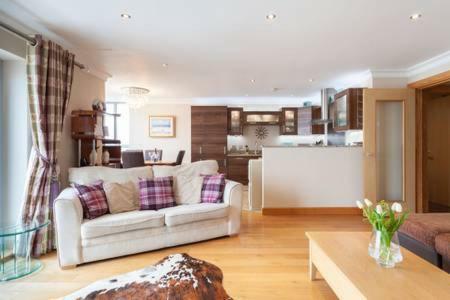 Blue Pool View Apartment Портръш Екстериор снимка